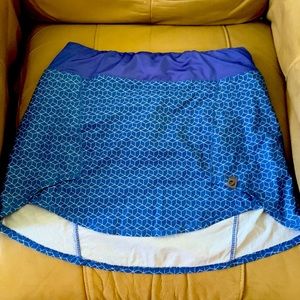 Oiselle Athletic Skirt Women’s Size 6. Like new worn once built in undies